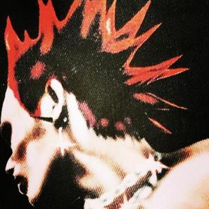 久久久久青草线焦综合
